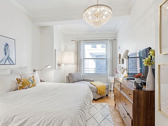 3rd image of 88 Greenwich St APT 404