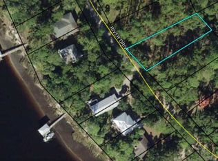 11 River Dr, Panacea, FL 32346