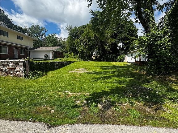 4th image of 153 Whitmore Ave
