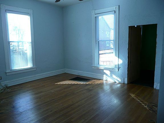 4th image of 2113 Prather Ave