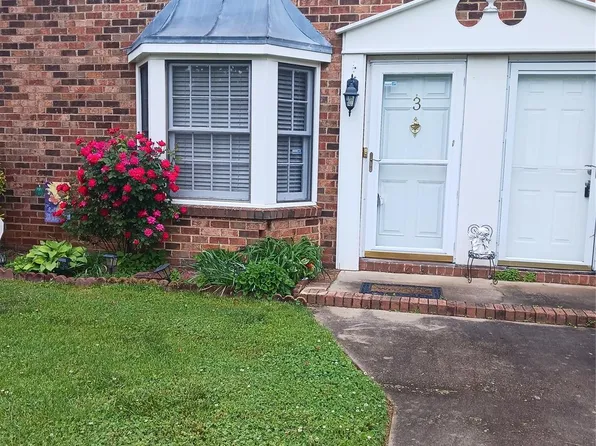 160 17th Street Pl NW #3E, Hickory, NC 28601
