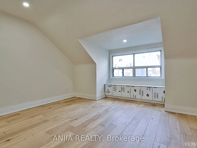 36 Gough Ave #UPPER — Photo 15