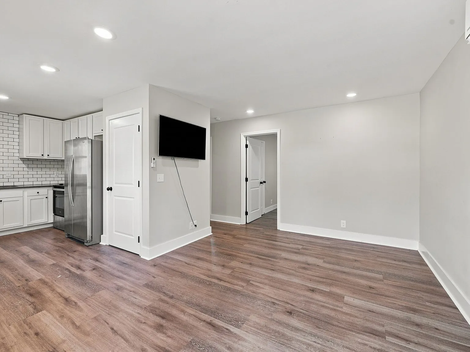2 bed, 648 sqft, $1,600 — Photo 4