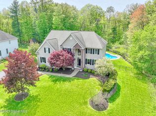 4 Caraway Ct, Halfmoon, NY 12065
