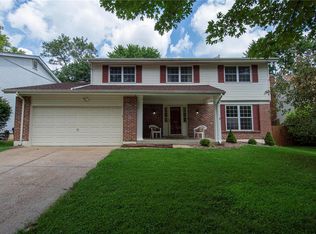 1072 Pinrun Dr, Ballwin, MO