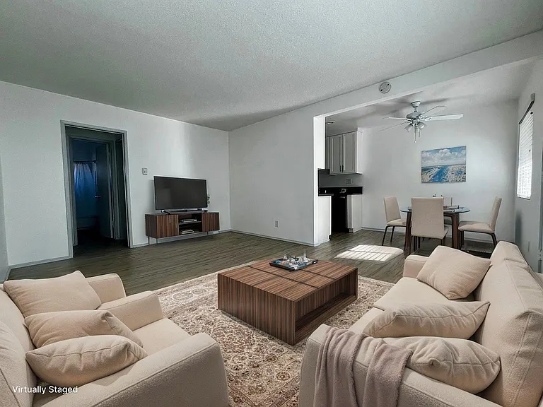 00-360 Lime Ave #303 — Photo 1