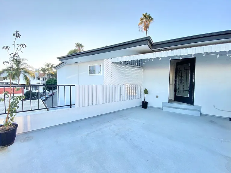 1830 N La Brea Ave — Photo 12