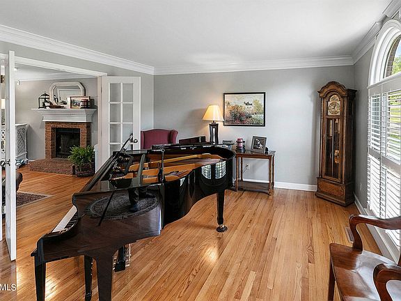 5th image of 1224 Harper Pl