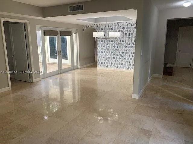 423 Alhambra Cir — Photo 3