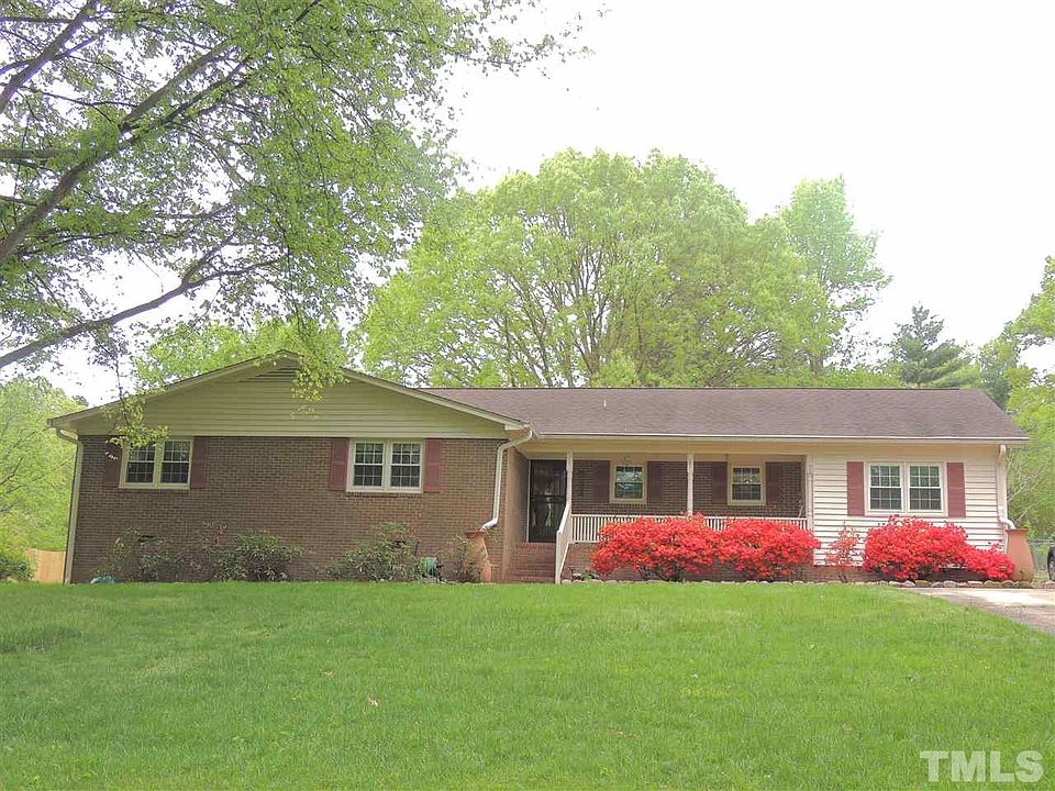 1st image of 233 Landsbury Dr