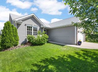 1425 Woolridge Dr, Coralville, IA 52241