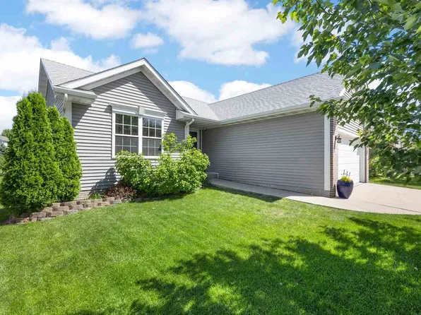 1425 Woolridge Dr, Coralville, IA 52241