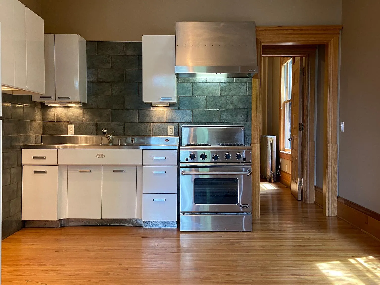 1 bed, 700 sqft, $1,390 — Photo 4