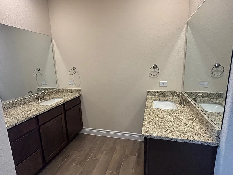 105 Troubadour Ln — Photo 9