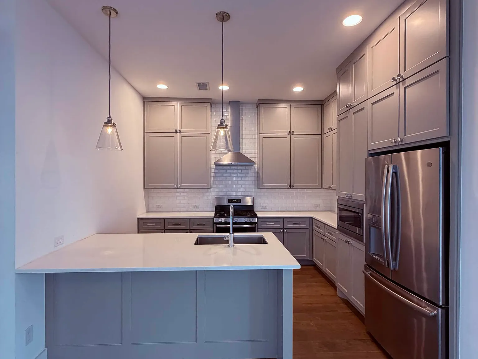 3 bed, 2.5 bath, 2212 sqft, $3,050 — Photo 3