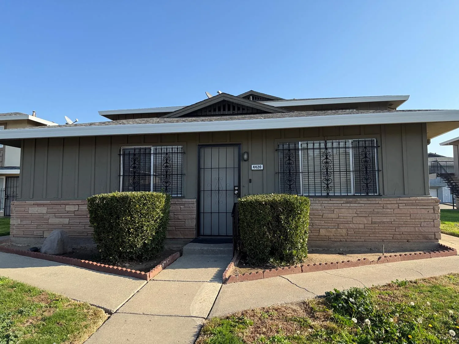 4420 La Cresta Way APT 1 photo 1