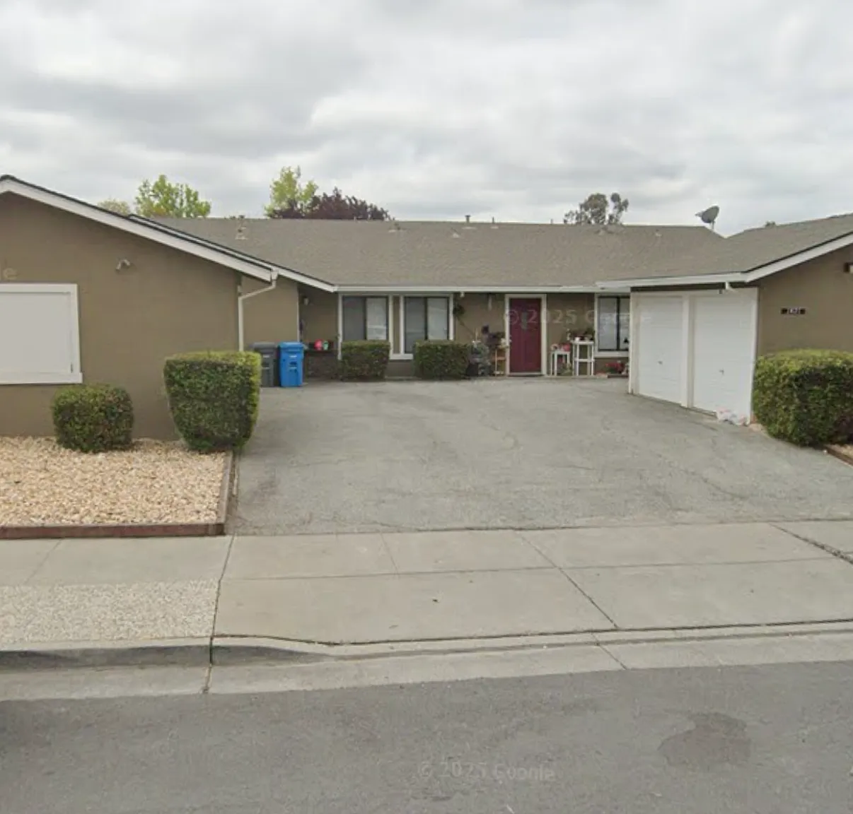 3 bed, 900 sqft, $2,800 — Photo 1