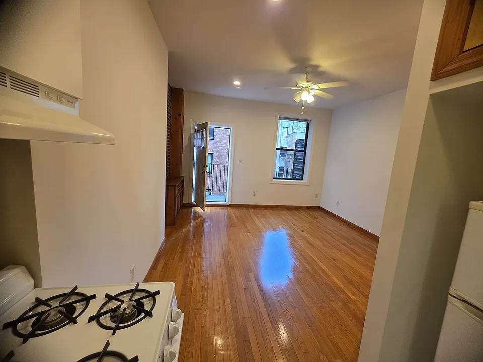302 W 76th St #4C
