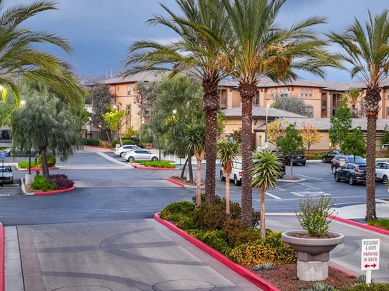 La Verne Village Luxury Apartment Homes — Photo 57