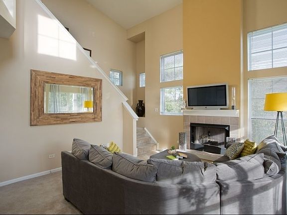 4th image of 507 Chamberlain Ln Unit 201