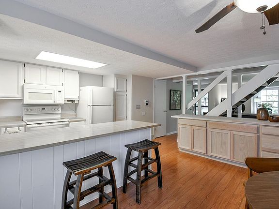 4th image of 5117 Delancey St