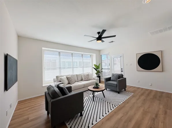 1825 Azalea Dr, Aubrey, TX 76227