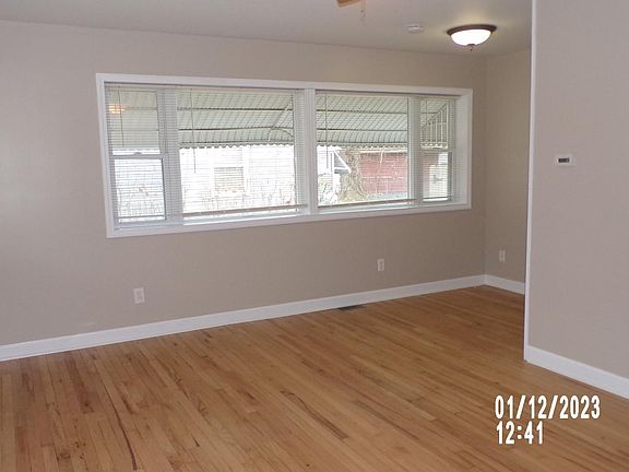 2nd image of 933 Fairbanks Ave