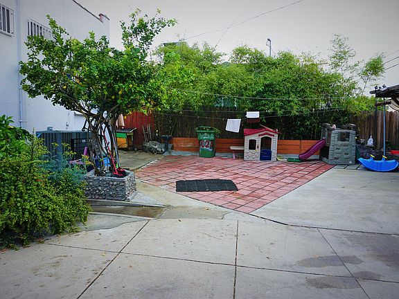 3rd image of 4220 York Blvd