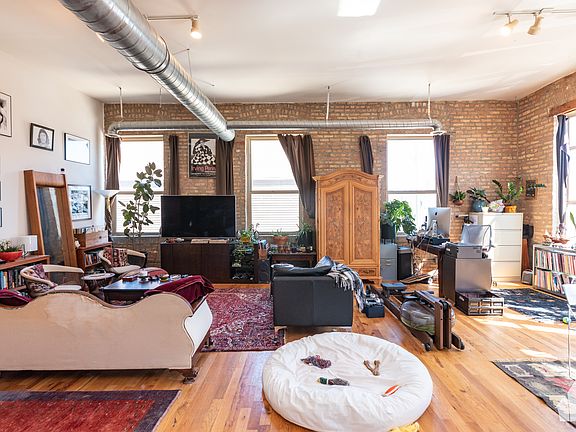 2nd image of 1822 S Bishop St APT 301
