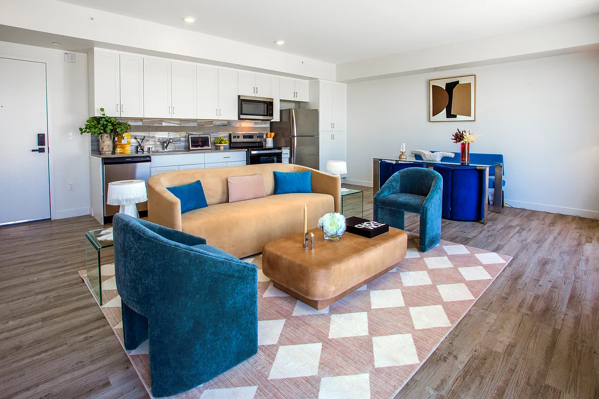 Building Photo - Crenshaw Lofts