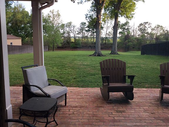 4th image of 608 Interlaken Dr