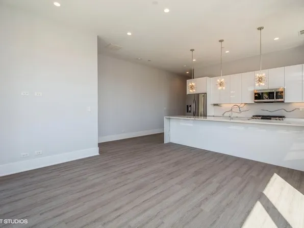 1700 N Western Ave #215, Chicago, IL 60647
