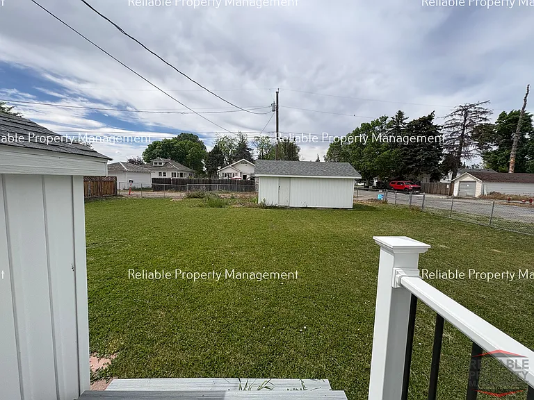 489 N Broadway St — Photo 15