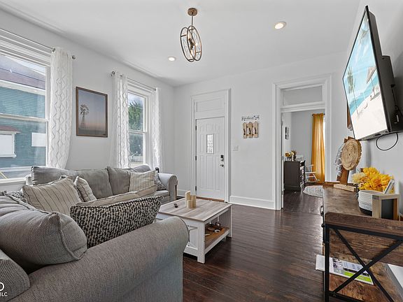 4th image of 1361 Union St