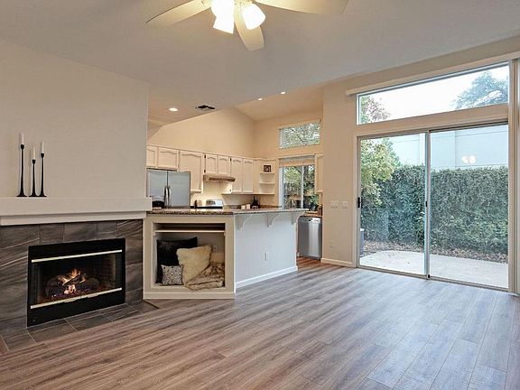 4th image of 221 Pacific Oak Ct
