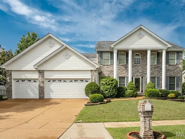 909 Oxford Trail Dr, Saint Peters, MO 63376