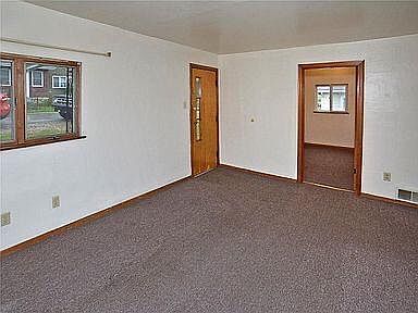 5th image of 632 Memorial Dr