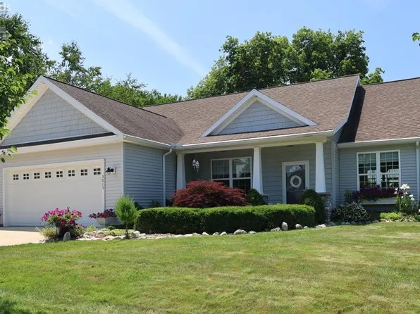 3015 Bayfield Dr, Huron, OH 44839