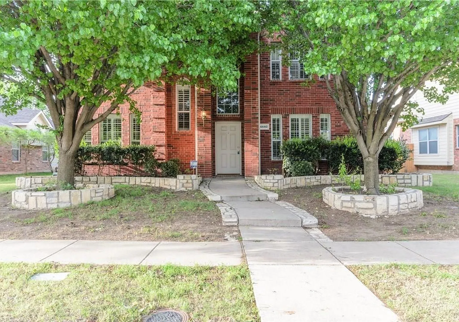 Welcome to the Desirable Villages of White Rock Creek with exemplary Frisco ISD. Open & bright 4 ... — Photo 1