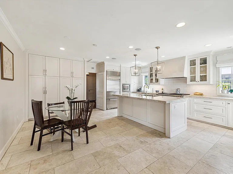 2510 Locke Ln — Photo 8