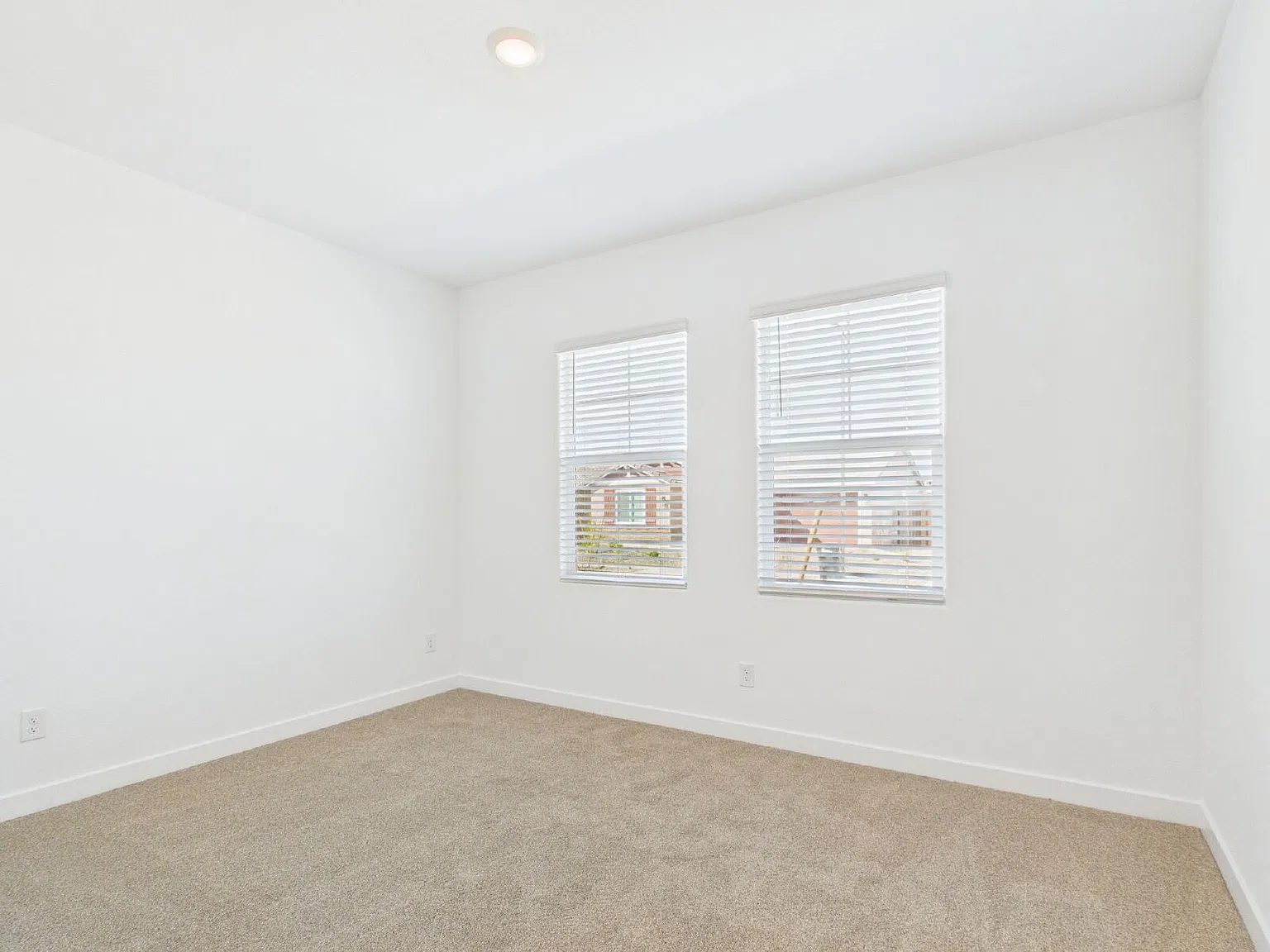 4 bed, 3.0 bath, 2524 sqft, $3,000 — Photo 4