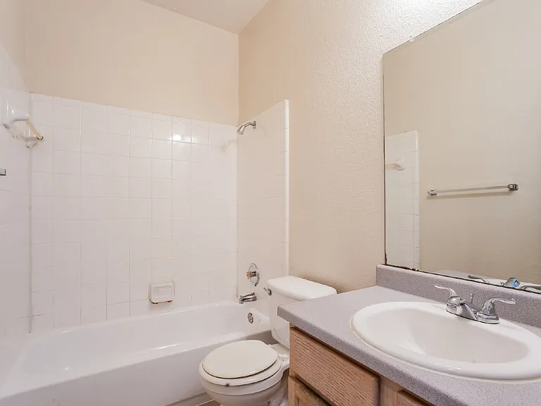 1705 Constantino Cir #B — Photo 11