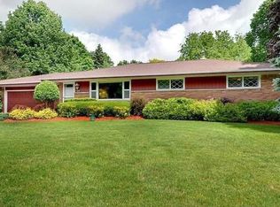 16060 Cumberland Trl, Brookfield, WI 53005