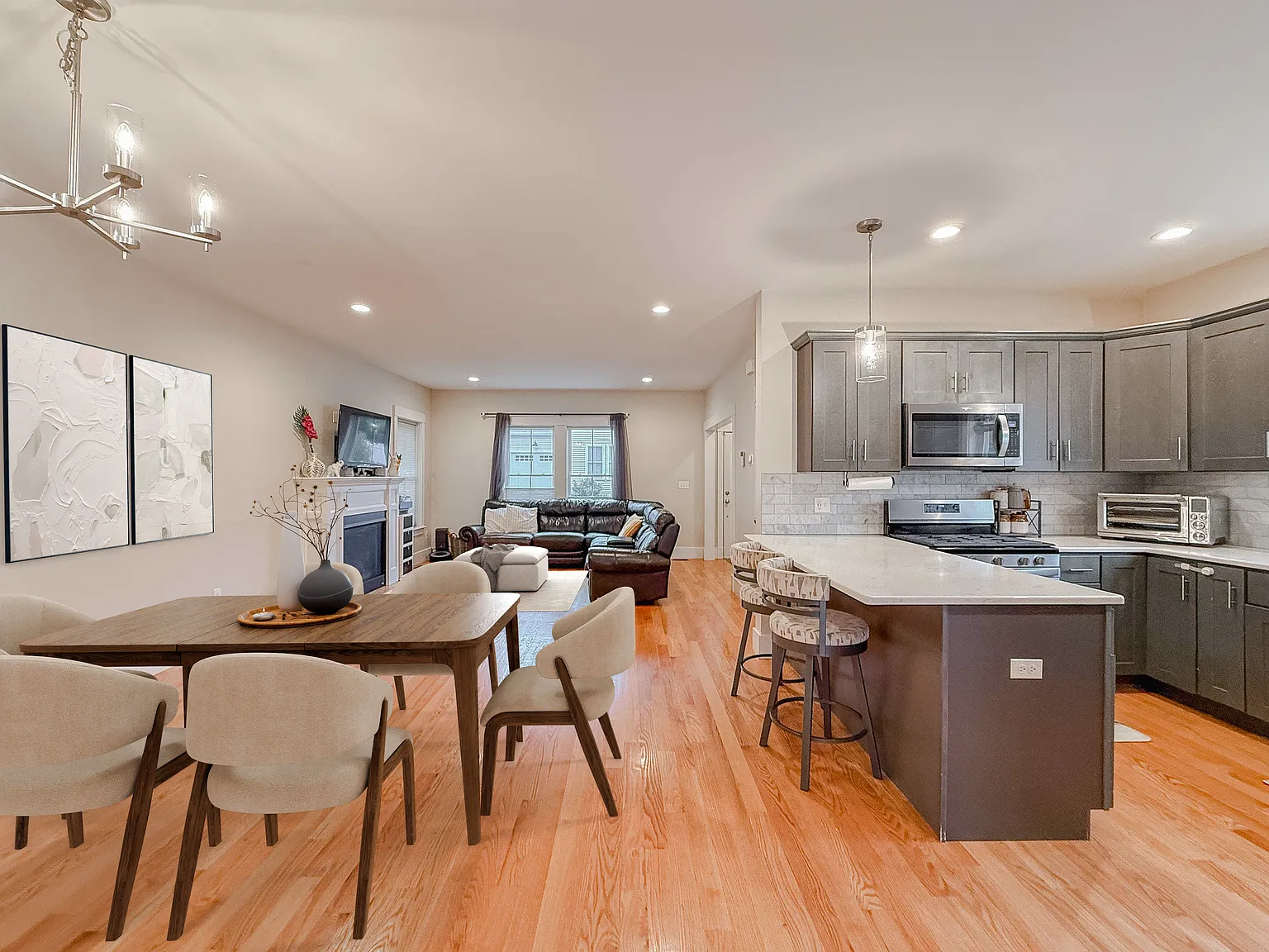 3 bed, 2.5 bath, 2600 sqft, $4,200 — Photo 4