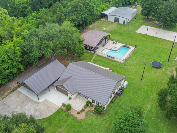 306 County Road 3997, Cleveland, TX 77328