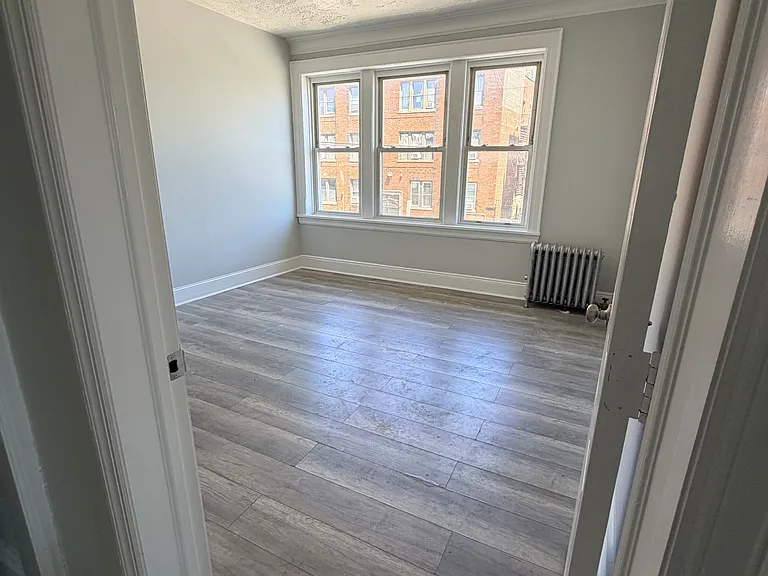 410 10th Ave #1L — Photo 4