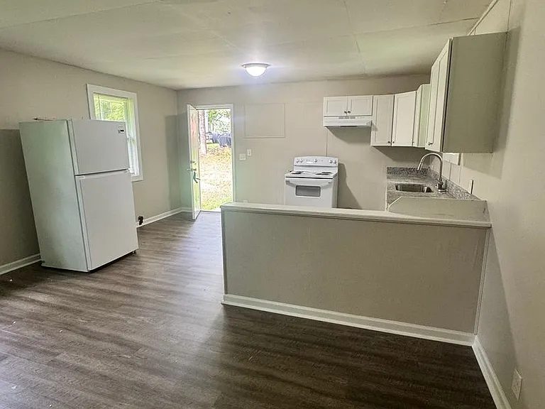 307 Crawford Ln — Photo 5
