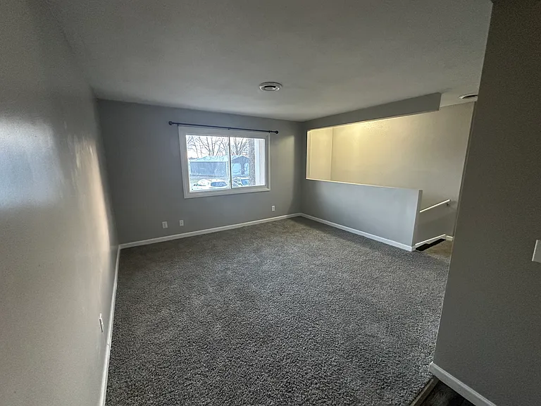 1040 Bowerman Dr #1 — Photo 2