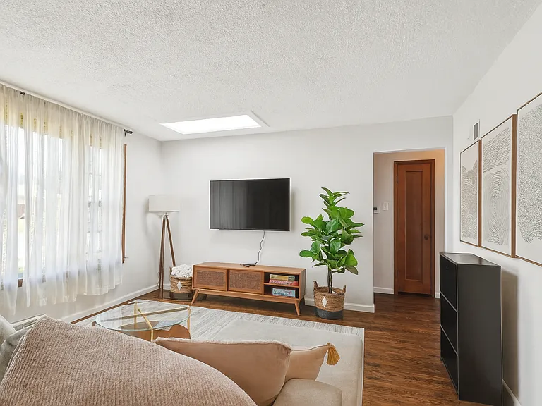 6818 Vernon Ave — Photo 6