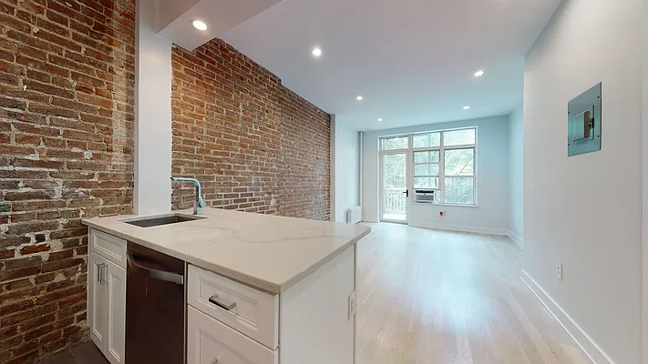 Rented by Bond New York | media 4